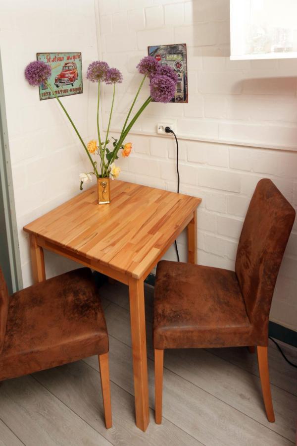 Cozy Souterrain-half-basement-apartment Included 2 Bicycles * Berlijn