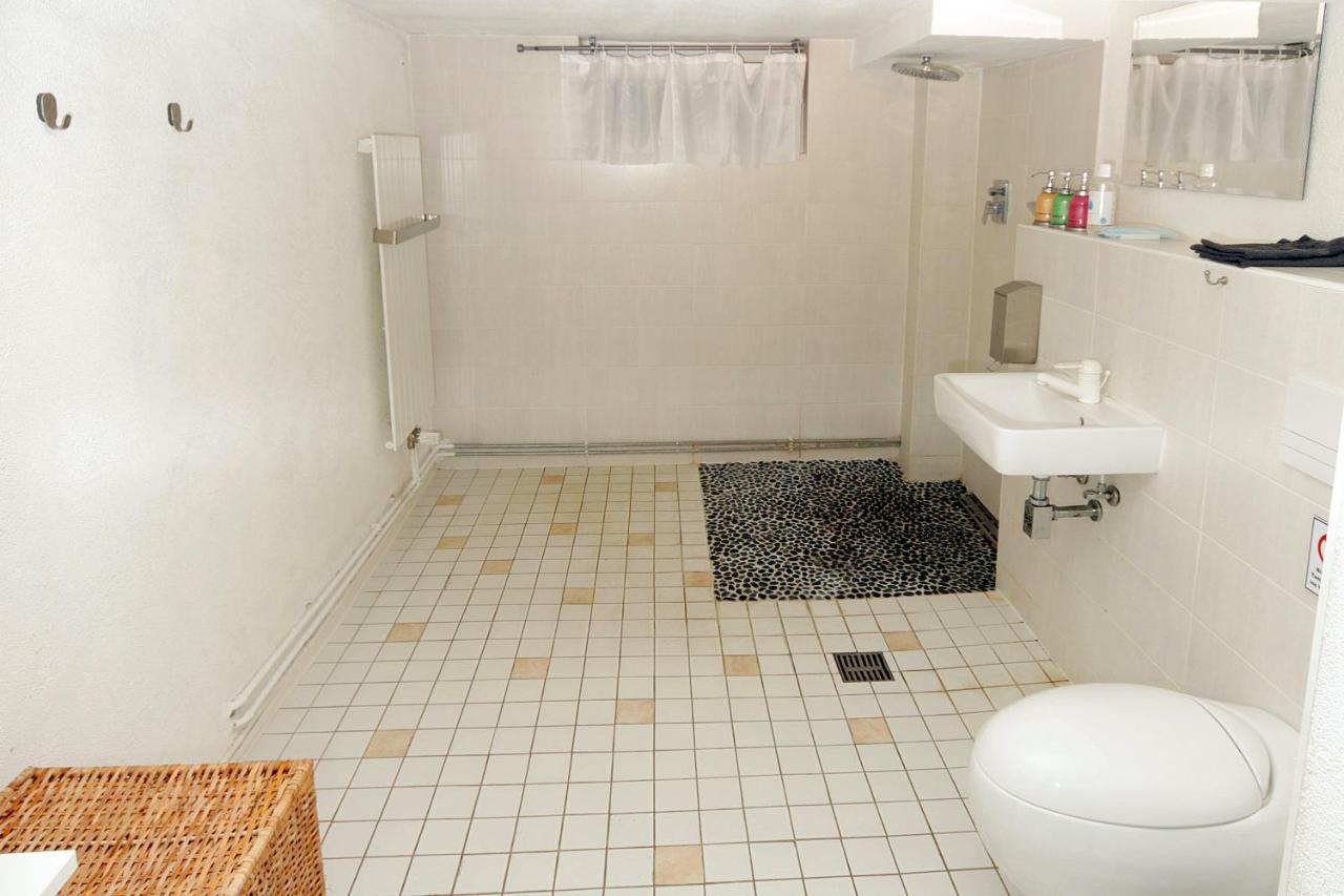 Appartement Cozy Souterrain-half-basement-apartment Included 2 Bicycles Berlijn