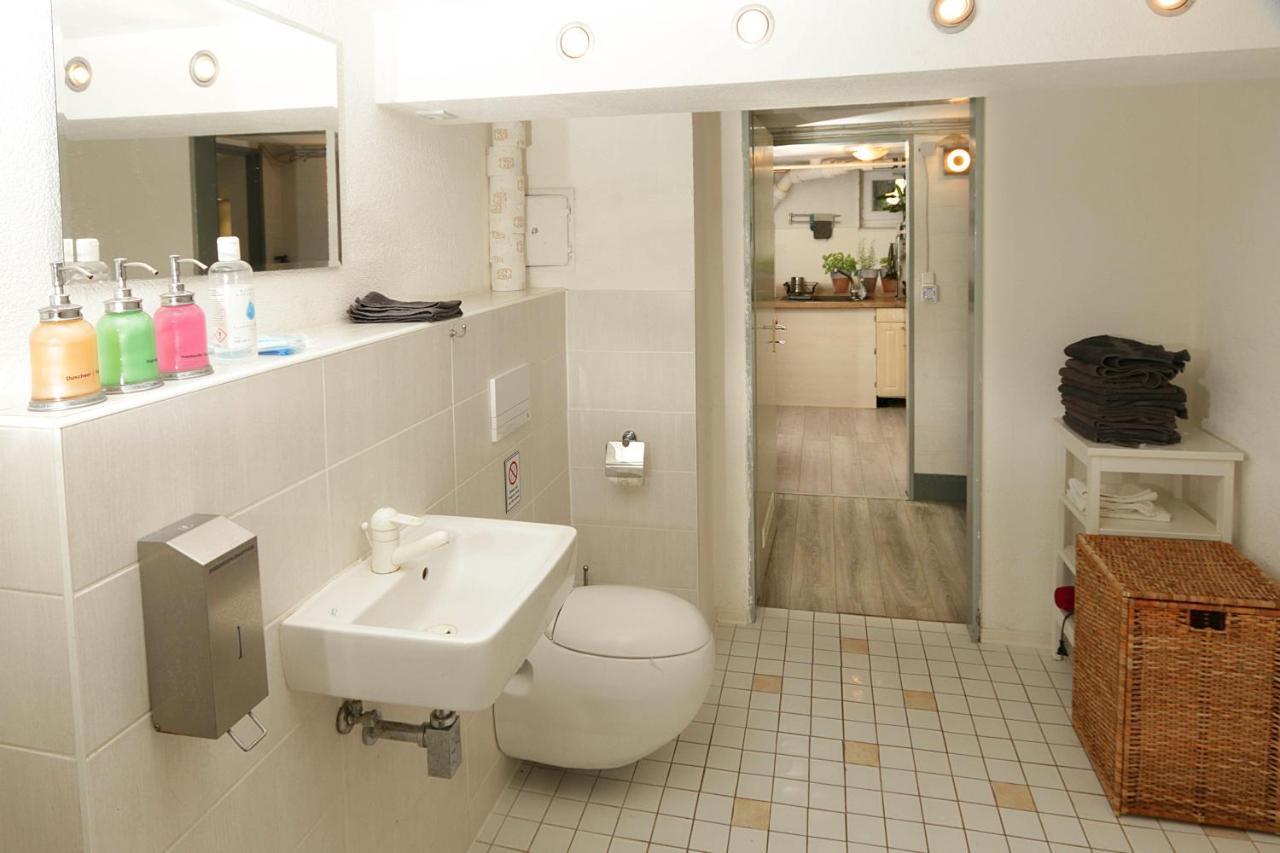 Cozy Souterrain-half-basement-apartment Included 2 Bicycles Appartement Berlijn